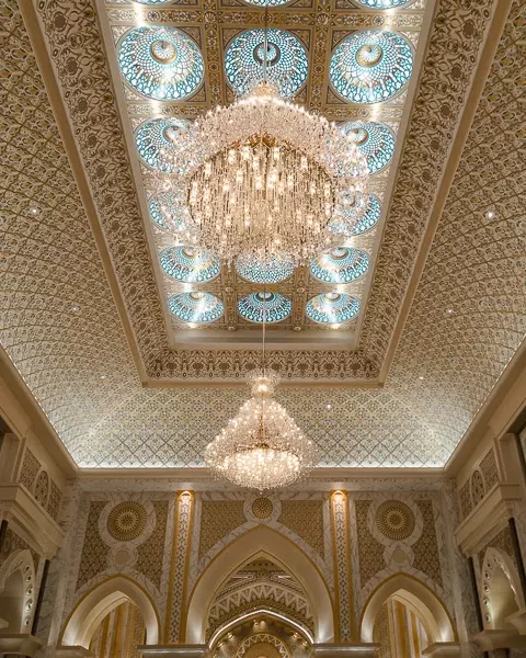 Abu Dhabi Qsar al Watan main hall ceiling by Dancing the Earth