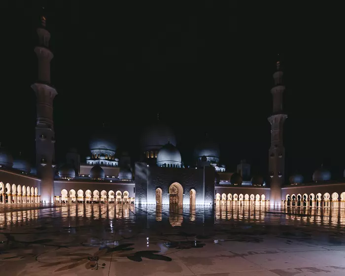 Abu Dhabi Sheikh Zayed grand mosque inner courtyard by Dancing the Earth