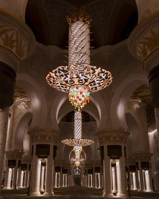 Abu Dhabi Sheikh Zayed grand mosque inside the mosque by Dancing the Earth