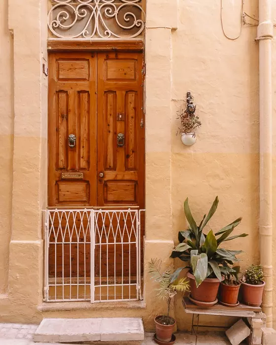 Valletta door of a house by Dancing the Earth
