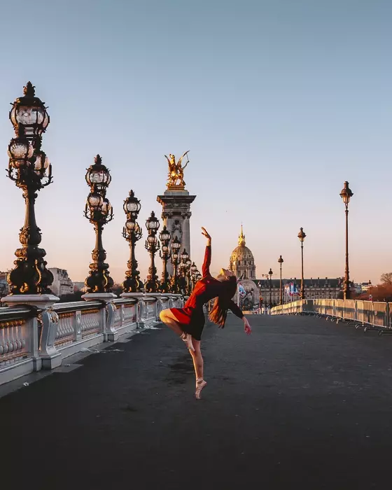 Pont Alexandre 3 by Dancing the Earth