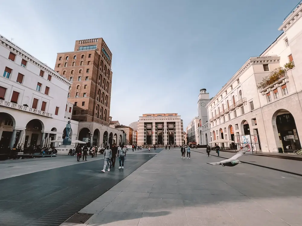 Piazza della Vittoria, Dancing the Earth