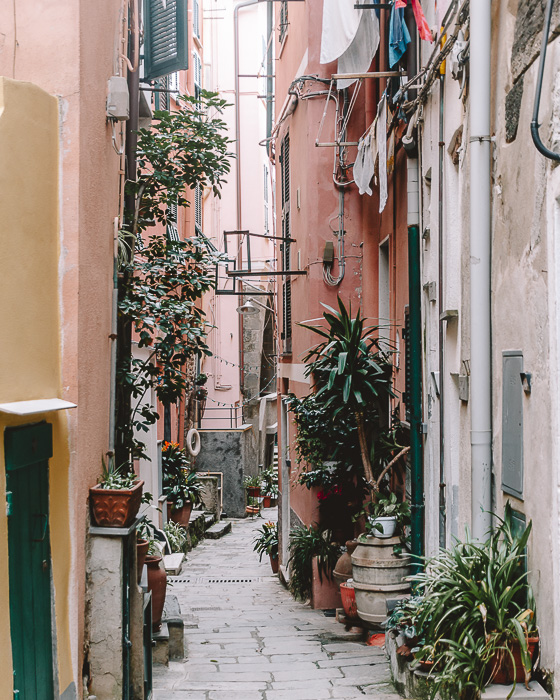 backstreet of Vernazza, Liguria and Cinque Terre travel guide by Dancing the Earth