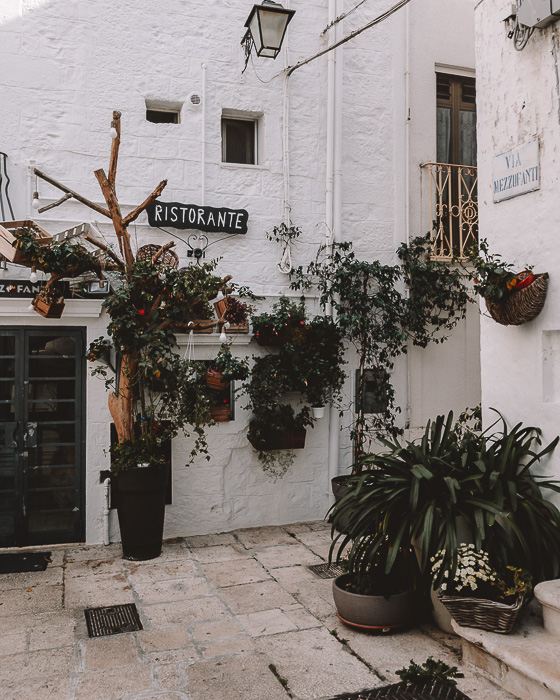 Ristorante, Cisternino, Puglia travel guide by Dancing the Earth