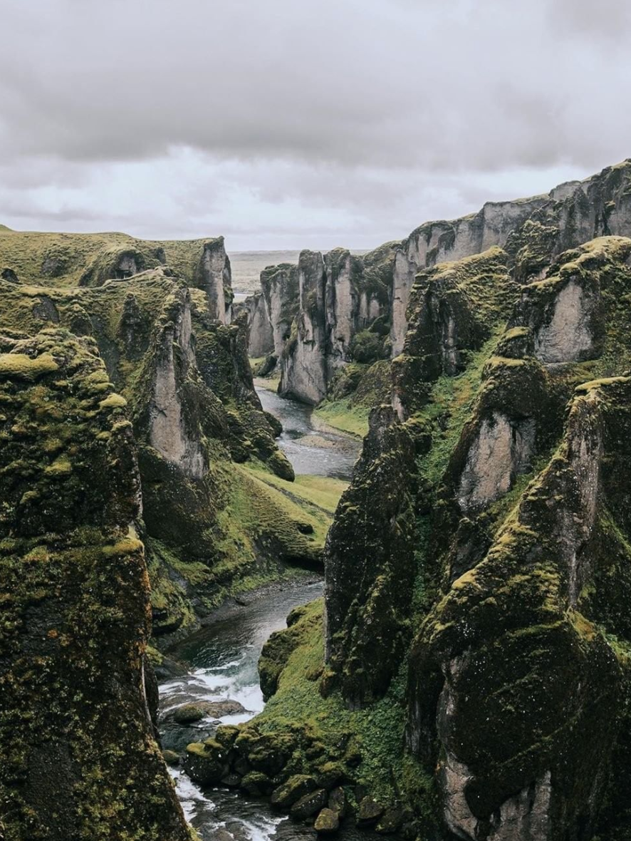 Fjaðrárgljúfur Canyon, by @Astridkbh