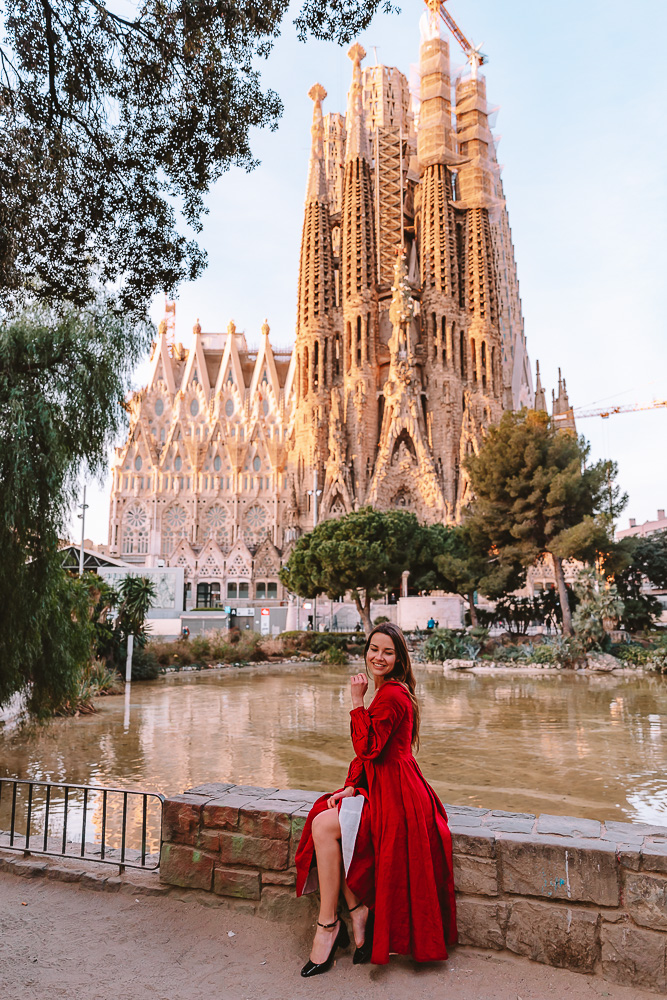 Sagrada Familia from Plaça de Gaudi, Best photography spots in Barcelona, Dancing The Earth
