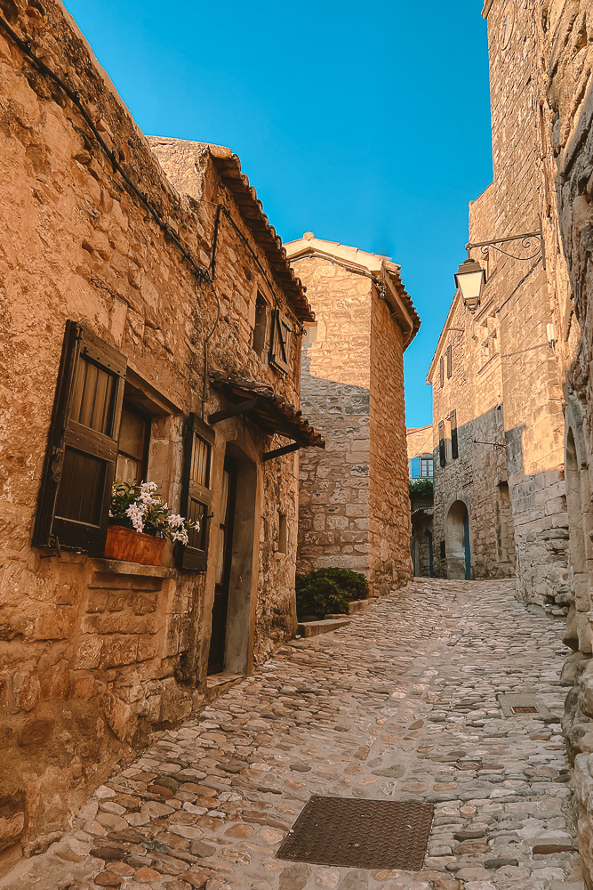 Provence Ultimate Itinerary, Lacoste street, by Dancing the Earth