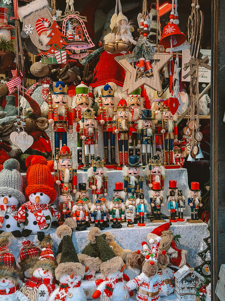 Belvedere Palace christmas market, nutcrackers, by Dancing the Earth