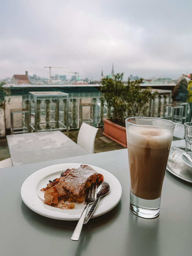Justizpalast cafeteria, by Dancing the Earth